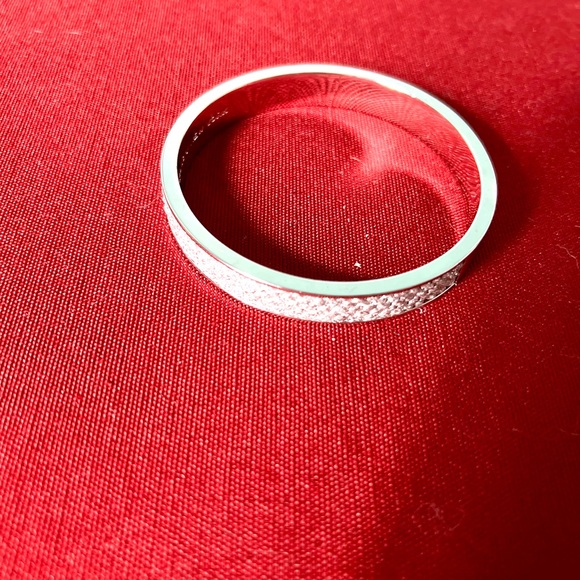 KATE SPADE💥VINAGE💥Inspire Silver Tone Bangle - Picture 8 of 10